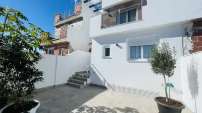 Semi-detached chalet on Calle Fotógrafo Tiana photo 3