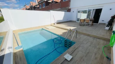 Semi-detached chalet on Calle Fotógrafo Tiana photo 12