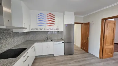 Piso en alquiler en Calle de la Concordia, Centro (Ourense Capital) de 950 €<span>/mes</span>