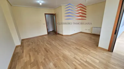Dúplex en alquiler en Calle del Río Limia, Vinteún (Ourense Capital) de 780 €<span>/mes</span>