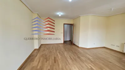 Dúplex en alquiler en Calle del Río Limia, Vinteún (Ourense Capital) de 780 €<span>/mes</span>