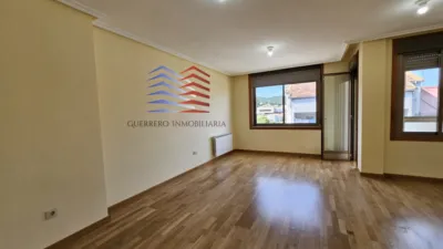 Dúplex en alquiler en Calle del Río Limia, Vinteún (Ourense Capital) de 740 €<span>/mes</span>
