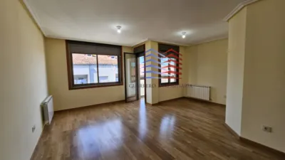 Dúplex en alquiler en Calle del Río Limia, Vinteún (Ourense Capital) de 740 €<span>/mes</span>