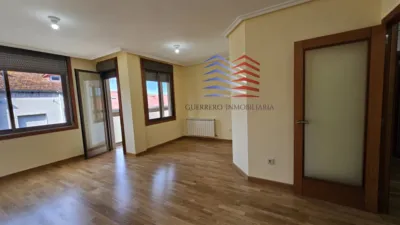 Dúplex en alquiler en Calle del Río Limia, Vinteún (Ourense Capital) de 740 €<span>/mes</span>