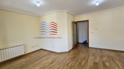 Dúplex en alquiler en Calle del Río Limia, Vinteún (Ourense Capital) de 740 €<span>/mes</span>