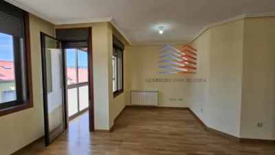 Dúplex en alquiler en Calle del Río Limia, Vinteún (Ourense Capital) de 740 €<span>/mes</span>