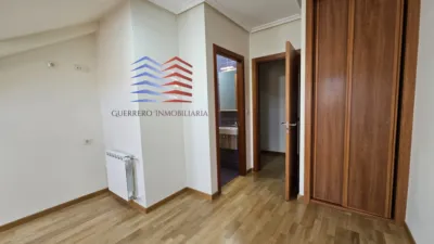 Dúplex en alquiler en Calle del Río Limia, Vinteún (Ourense Capital) de 740 €<span>/mes</span>