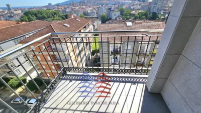 Dúplex en alquiler en Avenida de Portugal, cerca de Rúa do Meco, A Carballeira (Ourense Capital) de 775 €<span>/mes</span>