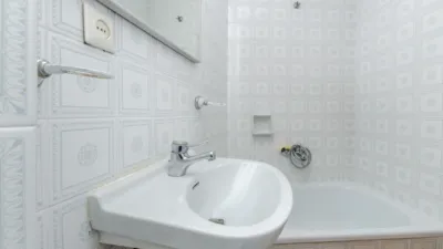 Piso en venta en Avinguda de Madrid, cerca de Carrer de Violant d'Hongria Reina d'Aragó, Sants-Badal (Distrito Sants-Montjuïc. Barcelona Capital) de 553.000 €