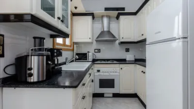 Piso en venta en Avinguda de Madrid, cerca de Carrer de Violant d'Hongria Reina d'Aragó, Sants-Badal (Distrito Sants-Montjuïc. Barcelona Capital) de 553.000 €