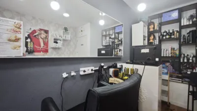 Local comercial en venta en Avenida Ribados, 8 - Más