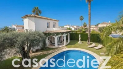 Detached house in Carrer de Murillo, 19 photo 3