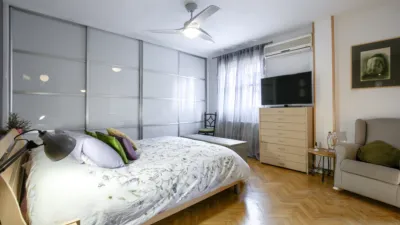 Chalet adosado en alquiler en Calle de Carlos Fuentes, Ensanche (Distrito Ensanche-Espartales. Alcalá de Henares) de 1.650 €<span>/mes</span>