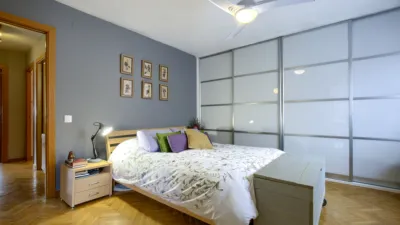 Chalet adosado en alquiler en Calle de Carlos Fuentes, Ensanche (Distrito Ensanche-Espartales. Alcalá de Henares) de 1.650 €<span>/mes</span>
