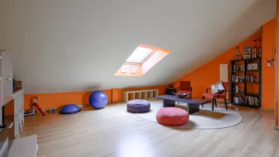 Chalet adosado en alquiler en Calle de Carlos Fuentes, Ensanche (Distrito Ensanche-Espartales. Alcalá de Henares) de 1.650 €<span>/mes</span>