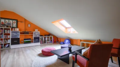 Chalet adosado en alquiler en Calle de Carlos Fuentes, Ensanche (Distrito Ensanche-Espartales. Alcalá de Henares) de 1.650 €<span>/mes</span>
