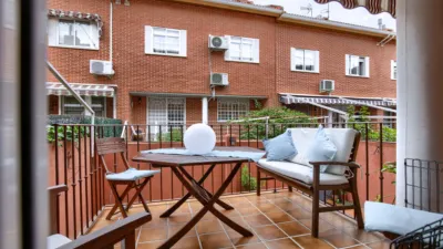Chalet adosado en alquiler en Calle de Carlos Fuentes, Ensanche (Distrito Ensanche-Espartales. Alcalá de Henares) de 1.650 €<span>/mes</span>