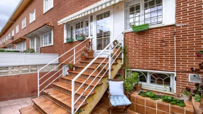Chalet adosado en alquiler en Calle de Carlos Fuentes, Ensanche (Distrito Ensanche-Espartales. Alcalá de Henares) de 1.650 €<span>/mes</span>