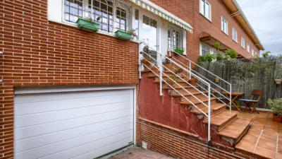 Chalet adosado en alquiler en Calle de Carlos Fuentes, Ensanche (Distrito Ensanche-Espartales. Alcalá de Henares) de 1.650 €<span>/mes</span>