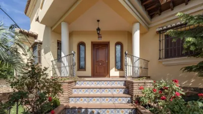 Detached house on Calle Mariana Pineda photo 5