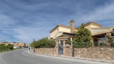 Detached house on Calle Mariana Pineda photo 54