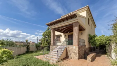 Detached house on Calle Mariana Pineda photo 4
