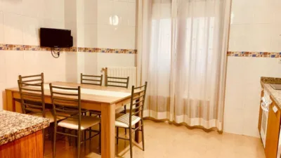 Piso en alquiler en Calle de Alejandro Casona, El Carbayedo-El Quirinal (Avilés) de 1.100 €<span>/mes</span>