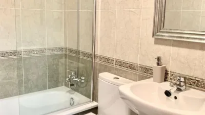 Piso en alquiler en Calle de Alejandro Casona, El Carbayedo-El Quirinal (Avilés) de 1.100 €<span>/mes</span>