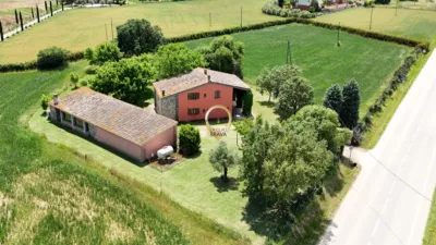 Rustic house on Carretera de Cassà de la Selva photo 4