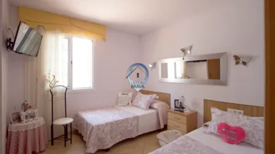 Detached house on Carrer de la Lluna photo 16