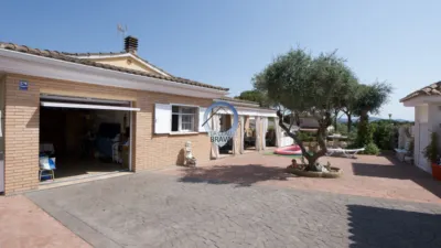 Detached house on Carrer de la Lluna photo 3