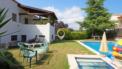Chalet on Carrer de Montclar photo 2
