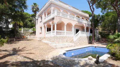 Detached house on Carrer del Castanyer photo 4