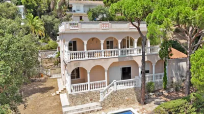 Detached house on Carrer del Castanyer photo 2