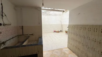 Casa en venta en Calle Real Utrera, cerca de Calle de Málaga, Centro-Doña Mercedes (Distrito Zona Centro. Dos Hermanas) de 152.250 €