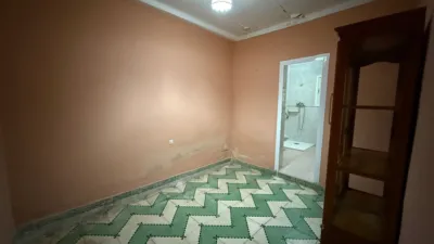 Casa en venta en Calle Real Utrera, cerca de Calle de Málaga, Centro-Doña Mercedes (Distrito Zona Centro. Dos Hermanas) de 152.250 €
