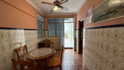 Casa en venta en Calle Real Utrera, cerca de Calle de Málaga, Centro-Doña Mercedes (Distrito Zona Centro. Dos Hermanas) de 152.250 €