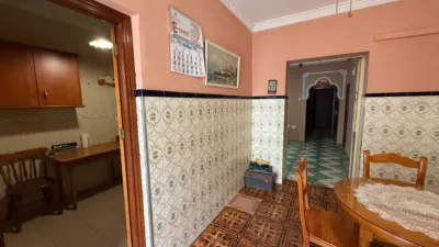 Casa en venta en Calle Real Utrera, cerca de Calle de Málaga, Centro-Doña Mercedes (Distrito Zona Centro. Dos Hermanas) de 152.250 €