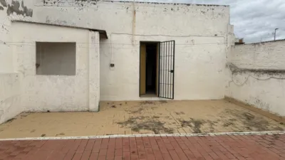 Casa en venta en Calle Real Utrera, cerca de Calle de Málaga, Centro-Doña Mercedes (Distrito Zona Centro. Dos Hermanas) de 152.250 €