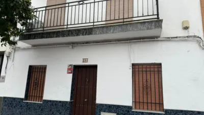 Casa en venta en Calle Real Utrera, cerca de Calle de Málaga, Centro-Doña Mercedes (Distrito Zona Centro. Dos Hermanas) de 152.250 €
