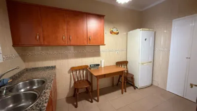 Casa en venta en Calle Real Utrera, cerca de Calle de Málaga, Centro-Doña Mercedes (Distrito Zona Centro. Dos Hermanas) de 152.250 €
