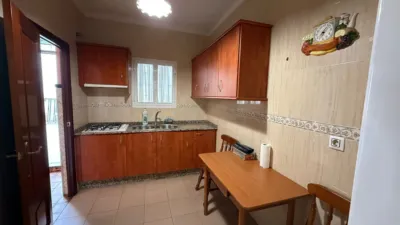 Casa en venta en Calle Real Utrera, cerca de Calle de Málaga, Centro-Doña Mercedes (Distrito Zona Centro. Dos Hermanas) de 152.250 €