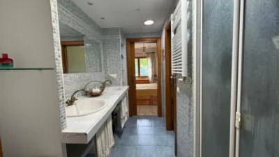 Detached house on Felicity Street photo 24