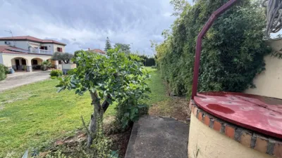 Detached house on Felicity Street photo 60