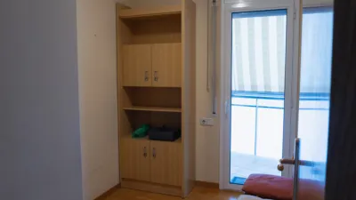Flat on Carrer de Vallparadís photo 8