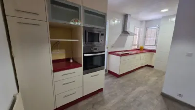 Piso en alquiler en Avenida de Perú, Huerta Rosales-Valdepasillas (Badajoz Capital) de 900 €<span>/mes</span>