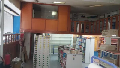 Local comercial en venta en Calle de la Pena - Más