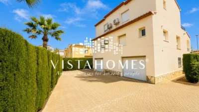 Semi-detached chalet on Avinguda de Picasso photo 4