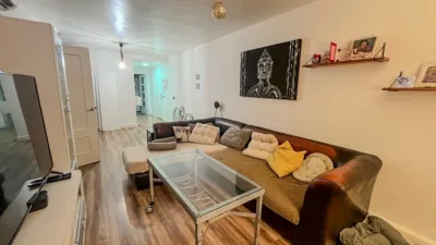 Apartment on Arquitecto Julian Laguna Street photo 2