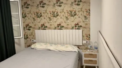 Charming ground-floor apartment located on Alameda de Cádiz. The living room features two windows overlooking the promenade, while the kitchen and both bedrooms have windows facing an internal courtyard. Interior joinery is white lacquered wood, exterior joinery is aluminium. Very close to Plaza de Mina and Plaza de San Antonio. Air conditioning and heating pre-installation. Close to shops, restaurants and bus stops. Best viewed in person. Taxes, notary fees and agent’s commission are not included in the price. photo 11